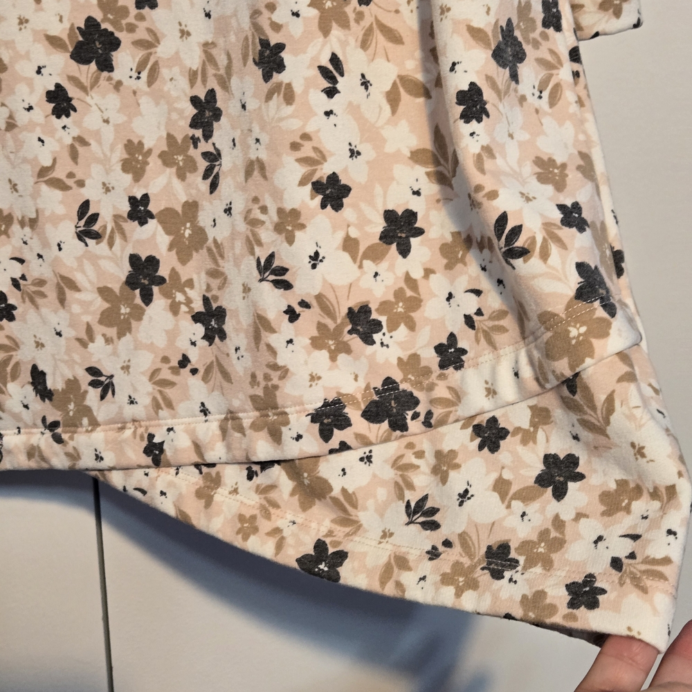 Croft & Barrow Cream Floral Patterned Top - Picture 4 of 5